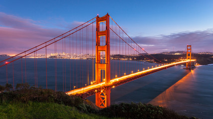 Fototapeta na wymiar Golden Gate Bridge at Sunset