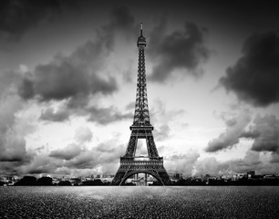 Fototapeta premium Effel Tower, Paryż, Francja. Czarno-biały, vintage