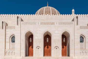 Fototapeta na wymiar Sultan Qaboos Mosque entrance to main prayer hall, Muscat, Oman