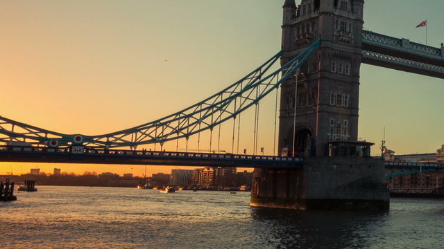 Timelapse of Tower Hill Bridge in London