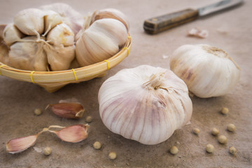 Garlic whole and cloves