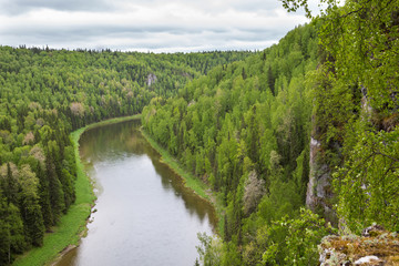 Fototapeta na wymiar view of bend in river with rocks