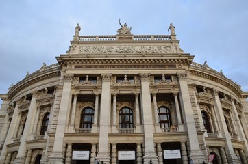 Fototapeta na wymiar Le Burgtheater à Vienne 