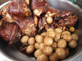 pork leg stew and boiled egg in gravy soup