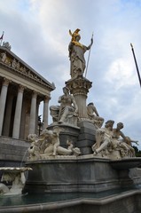 Fototapeta na wymiar Fontaine d'Athéna, parlement autrichien de Vienne