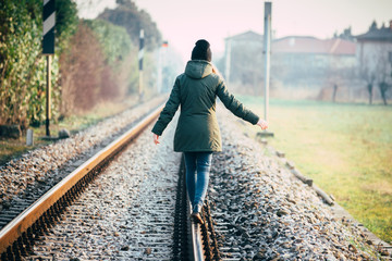 Girl walking on rail - obrazy, fototapety, plakaty