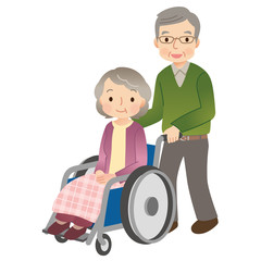車椅子に乗る高齢者　夫婦　老老介護