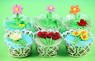sweet spring flowers muffin cakes