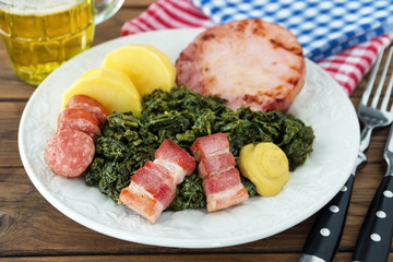 Grünkohl und Kassler