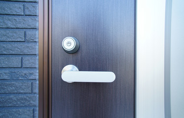 Obraz premium 玄関の鍵穴とノブ