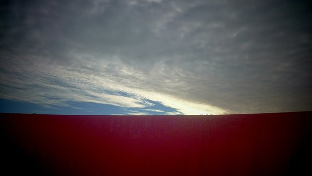 Toalla roja tendida