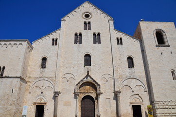 Fototapeta na wymiar Basilica of Saint Nicholas front façade (Bari)