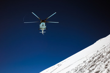 Fototapeta na wymiar вертолет в небе