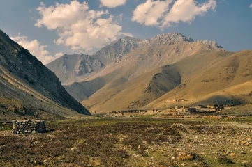 Fotobehang Nepalese valley © michalknitl