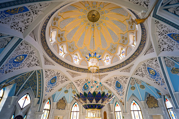 Fototapeta na wymiar Beauty walls and ceilings of Kul Sharif Mosque in Kazan