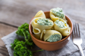 Stuffed lumaconi with cheese