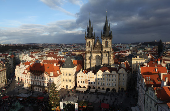 Староместская площадь с видом на Тынский храм. Прага