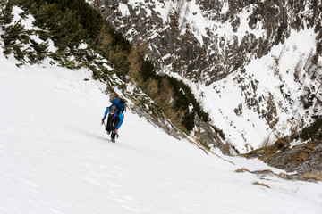 Fototapeta na wymiar Climber at winter