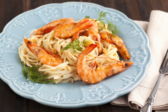 A bowl of delicious prawns spaghetti with creamy sauce