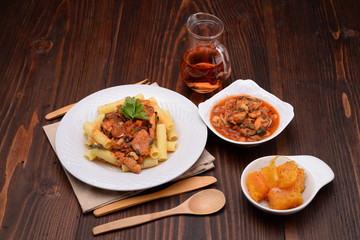 RIGATONI SAUCE WITH DRESSING OF FISH