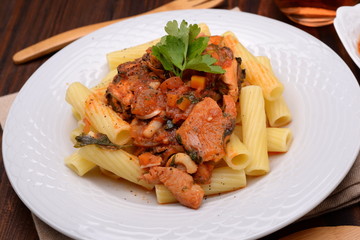 RIGATONI SAUCE WITH DRESSING OF FISH