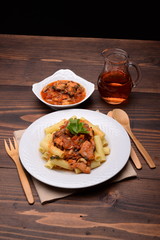 RIGATONI SAUCE WITH DRESSING OF FISH