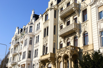 Fototapeta na wymiar Wiesbaden, historische Wohnhäuser an der Ringstraße (2014)