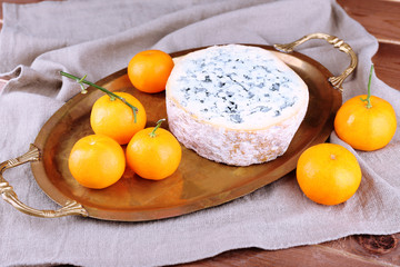 Blue cheese with oranges