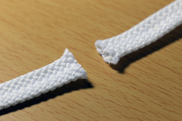 切れたひも