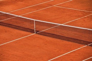 Terrain de tennis et balle jaune  - 76423810