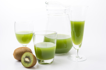 Fototapeta na wymiar Kiwi fruit and kiwi juice