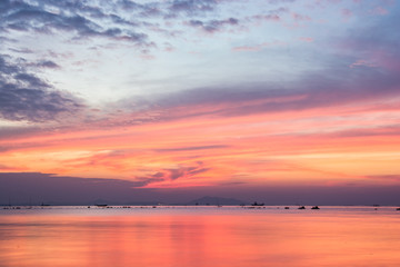 Obraz na płótnie Canvas beautiful sky colorful sunset