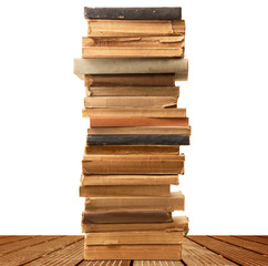 pila di libri su base di legno