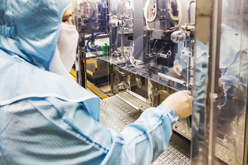 Operator work on infusion pharmaceutical industry