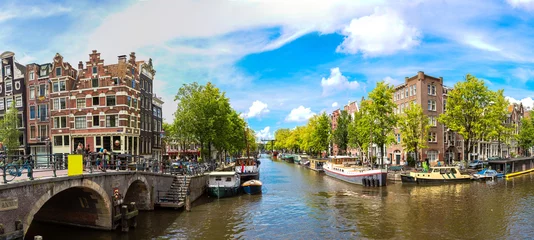 Fotobehang Kanaal en brug in Amsterdam © Sergii Figurnyi