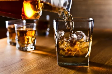 Crédence de cuisine en verre imprimé Alcool whisky et glace naturelle