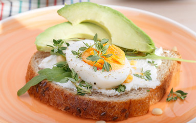sandwich with eggs