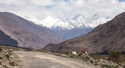 Naklejka premium Mountains and clouds on Pamir. Spring. Tajikistan