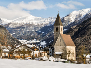 Fototapeta na wymiar A small church in an alpine village near Vipiteno