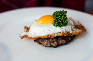 oeuf à cheval