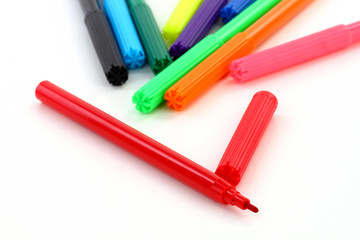multicolor children felt-tip pens