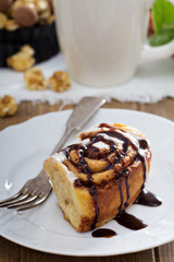 Cinnamon buns with chocolate and cream