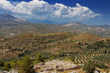 Fototapeta na wymiar Green hills and valleys around the ruins of Mycenae, Peloponnese