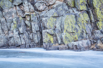 Fototapeta premium frozen river and rocky cliff