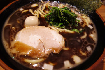 黒ラーメン