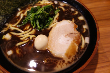 黒ラーメン