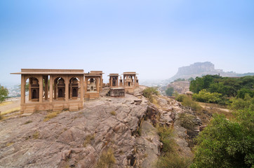 Fototapeta na wymiar Jaswant Thada mausoleum with mehrangarh fort in the background