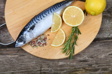 Raw fish with lemon and rosemary