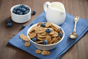 wholegrain flakes with blueberries and milk