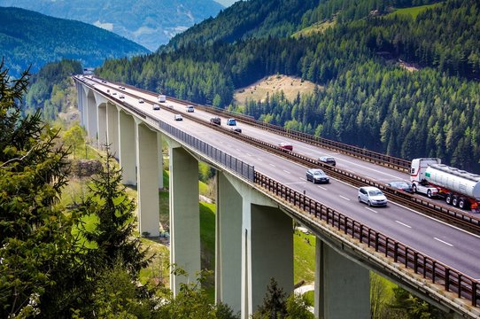 Reiseverkehr auf Brennerautobahn in Südtirol